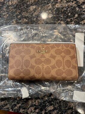 NEW Coach Brown Signature Zip-Around Wallet